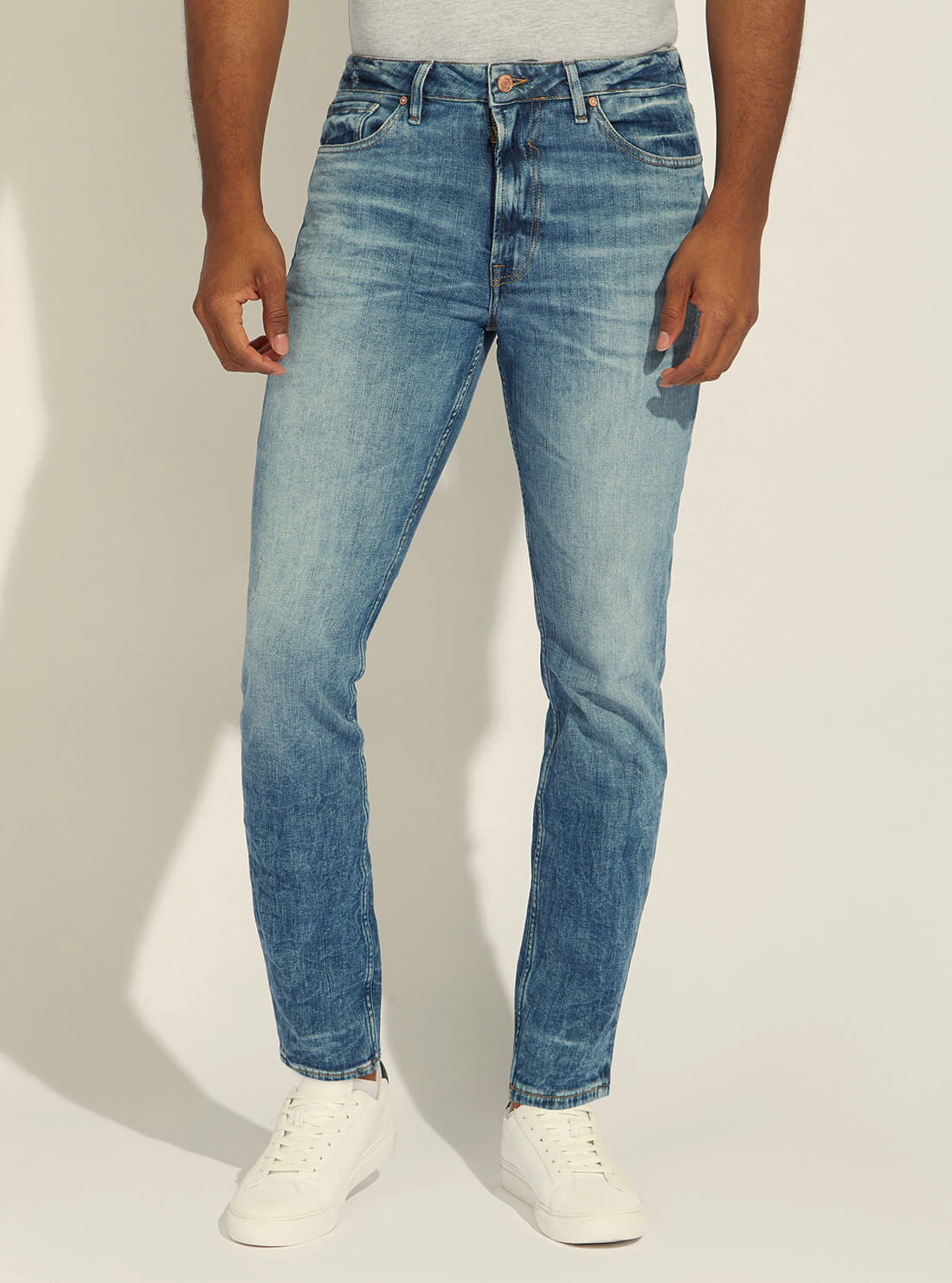 GUESS Mens Mid-Rise Slim Fit Drake Denim Jeans in Pearl Wash M2GA37D4ME2 Front View