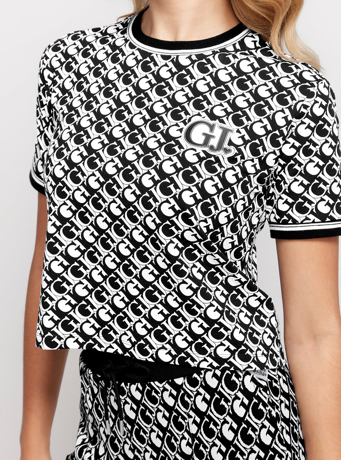 GUESS Black White Logomania Cropped T-Shirt detail view