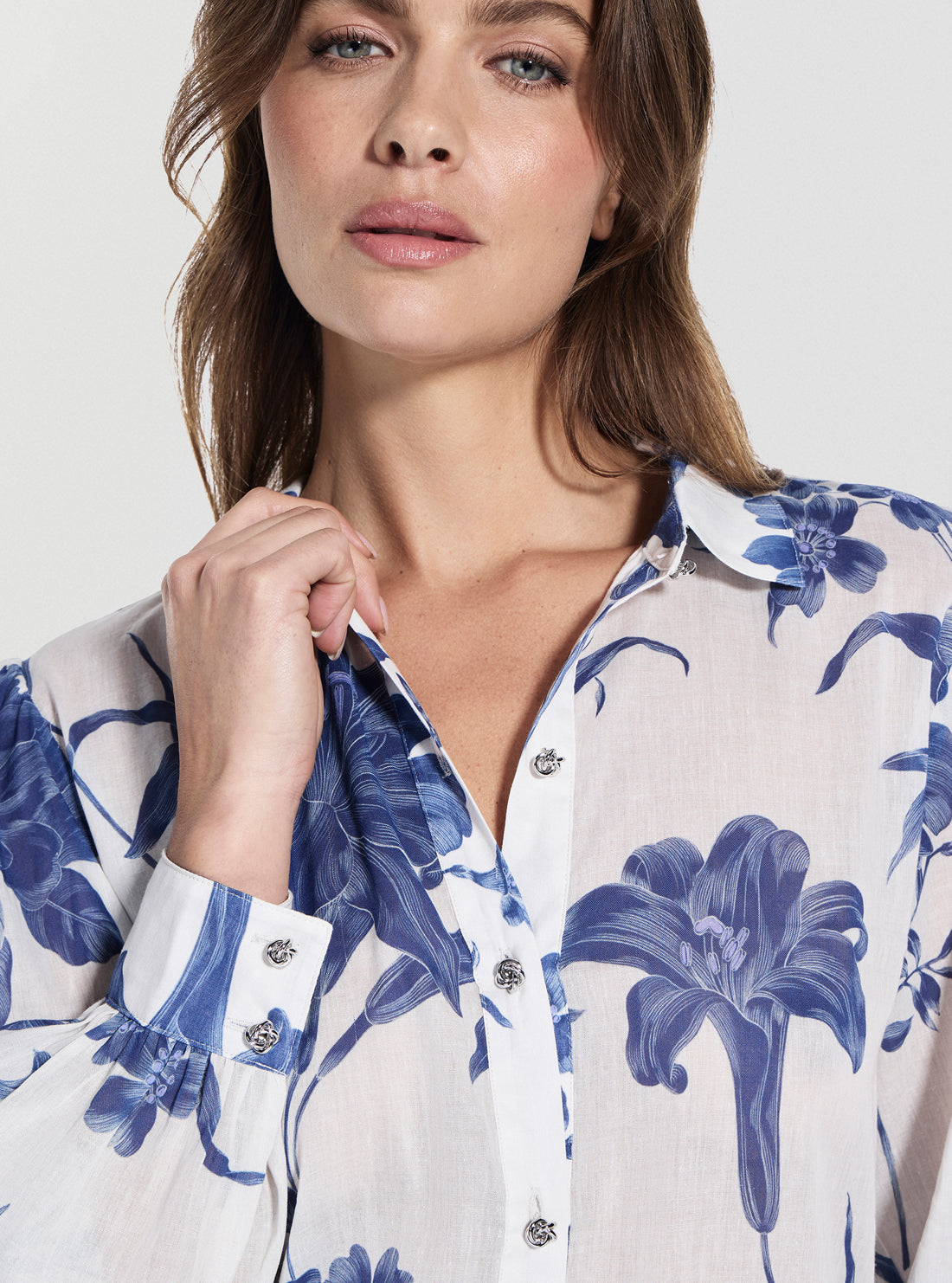 GUESS Womens Blue Floral Clara Button-Up Top W5GH85WH6C0 Detail View