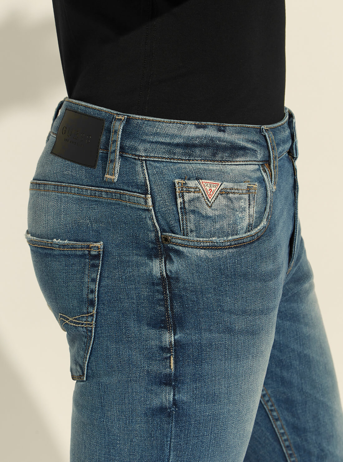 GUESS Mens Mid-Rise Athletic Tapered Denim Jeans in Union Wash MBRAR53041B Detail View